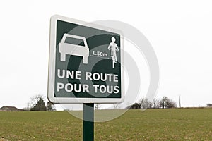 Une route pour tous french text means road sharing cars and bikes photo