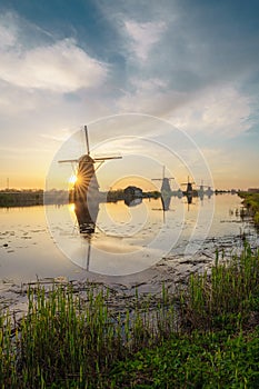 Unesco Werelderfgoed Kinderdijk Molens, Ancient Windmills at dusk in Kinderdijk in Netherlands photo