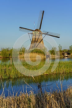 Unesco Werelderfgoed Kinderdijk Molens, Ancient Windmills at dusk in Kinderdijk in Netherlands photo