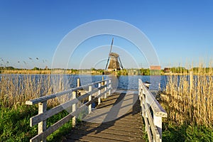 Unesco Werelderfgoed Kinderdijk Molens, Ancient Windmills at dusk in Kinderdijk in Netherlands photo