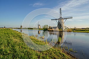 Unesco Werelderfgoed Kinderdijk Molens, Ancient Windmills at dusk in Kinderdijk in Netherlands photo