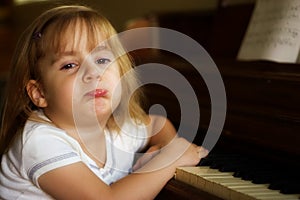 Unhappy piano player 1