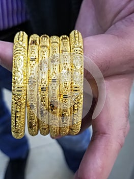 Unique design of Asian style bangle