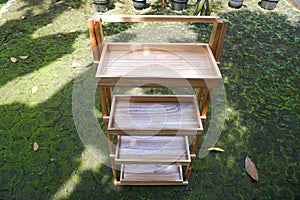 Unique folding shelves for selling products, home decorations, offices, cafes.