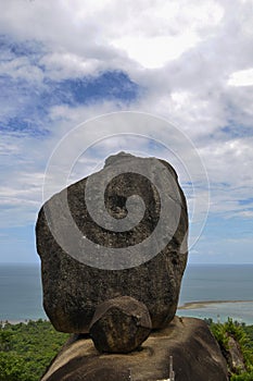 Unique Overlapping Stone Formation in Koh Samui, Thailand â Natural Rockscape and Scenic View photo