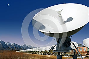 Unique solar radio telescope