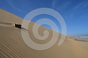 Unique synchronizing cloud and sand patterns