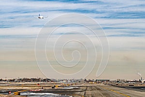 United Airlines 737-800 taking off from Newark Liberty Airport EWR