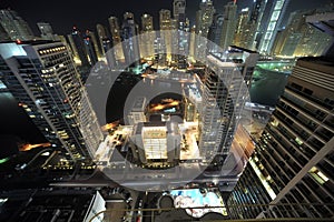 Emirati Arabi Uniti di notte 