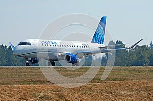 United express Embraer ready to take off with passengers