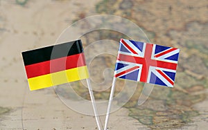 Sjednocený království německo vlajka piny na politický vztahy 