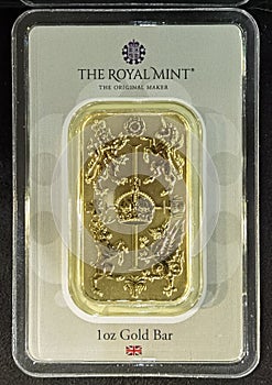 United Kingdom Great Britain Royal Mint King Charles Coronation Ceremony Gold Bar Collectible photo