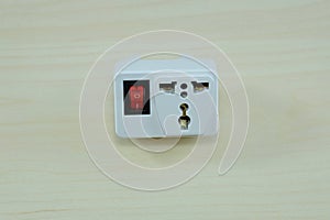 Universal receptacle plug