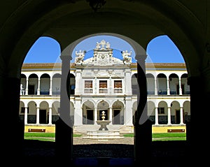 University of Ãâ°vora II