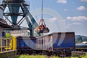 Unloading coal from barge