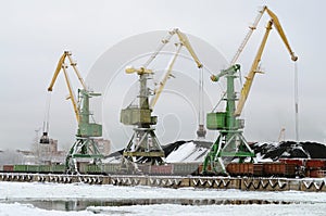 Unloading of coal from railway wagons.