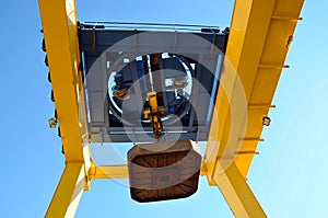 Unloading platform electromagnet photo