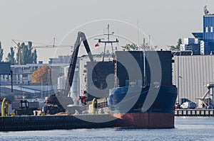 UNLOADING SHIP