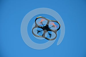 Unmanned quadcopter (quadracoptere)