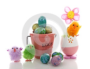 Unny and colorful easter decoration with eggs and chicken