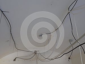 Unorganised wires on a building site