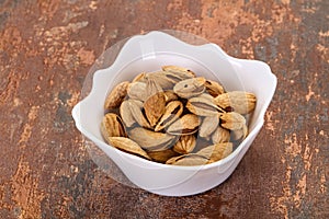 Unpeeled Almonds nuts