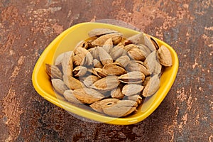 Unpeeled Almonds nuts