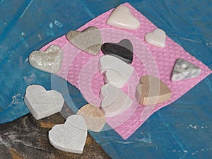 Unpolished and smoothed sandstone hearts
