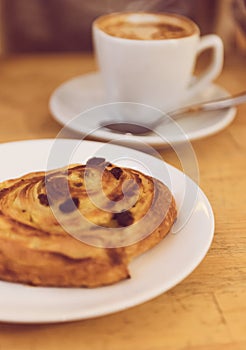 Unrecognisable man drinking coffee and having breakfast.