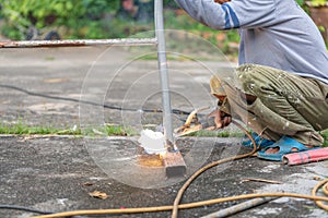 Unsafe workers not used the glove, glass safety and safety shoes in time when they work