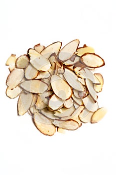 Unshelled sliced almonds