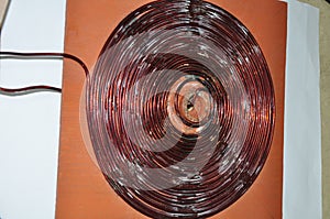 Unshielded copper wire is coiled in a spiral to form a disc