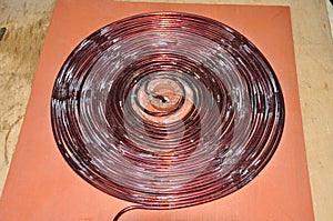 Unshielded copper wire is coiled in a spiral to form a disc