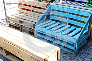 Unusual benches done with recycled wooden pallets