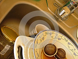 Unwashed dishes photo