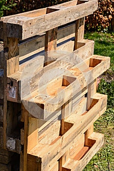 Upcycling garden of wooden pallets