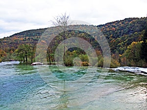 Superiore da un fiume un sotto laghi Croazia 