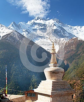 Upper Pisang, view of stupa and Annapurna 2 II