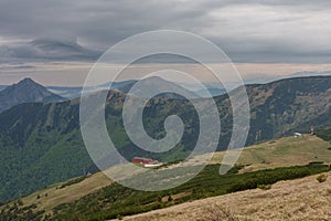 Horní stanice sedačkové lanovky ve Snilovském sedle, Steny, Stoh, Velký Rozsutec, pohled ze stezky na Velký Kriváň v národním parku Malá