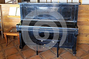 Upright piano