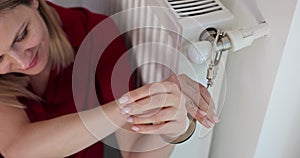 Upset kidnapped woman handcuffed to radiator trying to get out
