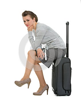 Rovesciato viaggio una donna sul valigia 