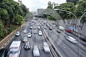 Urbano verde La zona passato secondo autostrada 