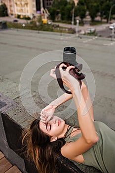 Urban photoshoot woman walk roof concept