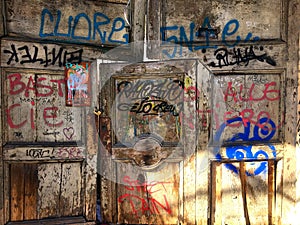 Urbex, urban art, ruins and colours photo