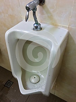 The urinal is installed in the me toilet