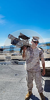 US Soldier demonstrating stinger missile