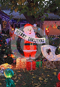 USA, Arizona: Front Yard Santa