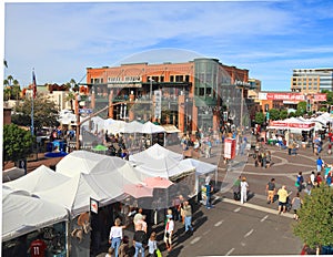 USA, AZ/Tempe: Mill Avenue With Artist Booths