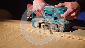Usage of a blue wood sanding machine